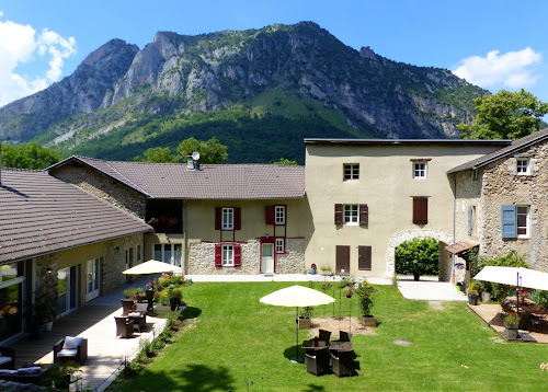 Lodge Domaine Fournié - Gites et chambres d'hôtes de charme avec piscine intérieure chauffée et spa privatif en Ariège Pyrénées Tarascon-sur-Ariège