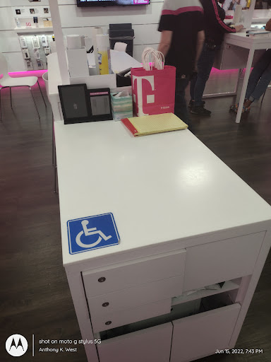 Cell Phone Store «T-Mobile», reviews and photos, 1424 N Expy, Griffin, GA 30223, USA