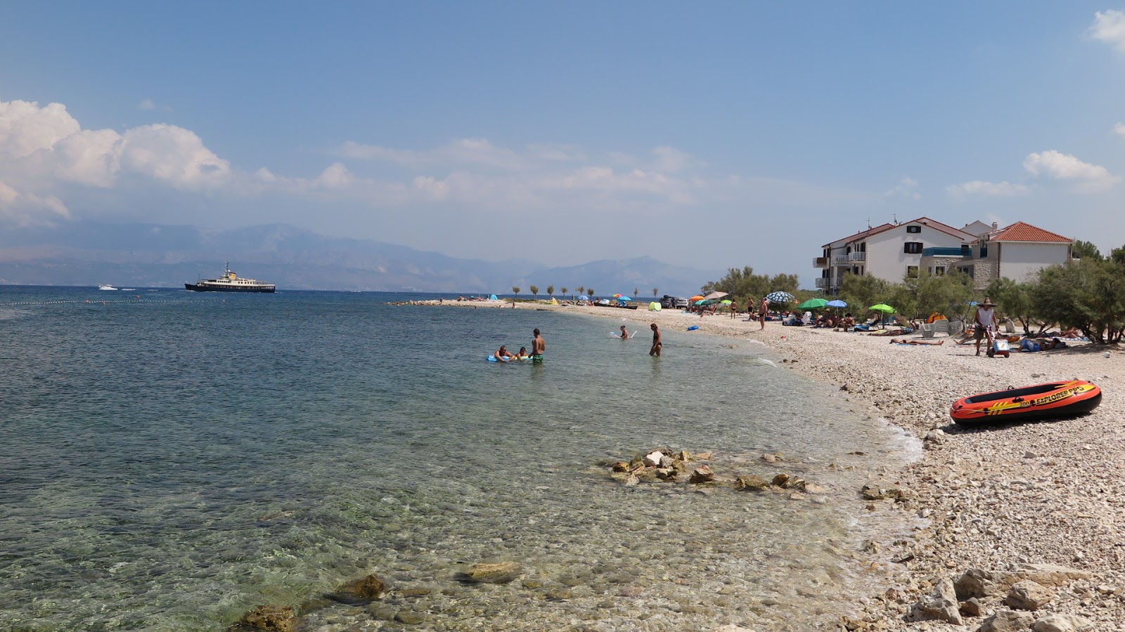Foto av Mari-Lu beach med turkos rent vatten yta