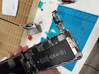 Rapid iPhone Repair - Photo 3 - Car repair in Gilbert, AZ, San Diego