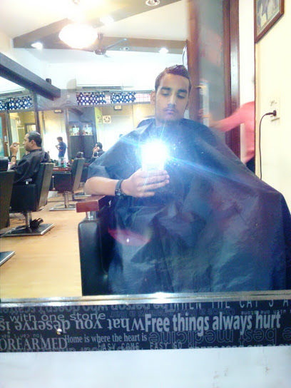 Anmol Salon (HAIR - BEAUTY - MAKEUP - NAILS) - B4/188A SAFDARJUNG ENCLAVE,  Humayun Pur Rd, New Delhi, Delhi, IN - Zaubee