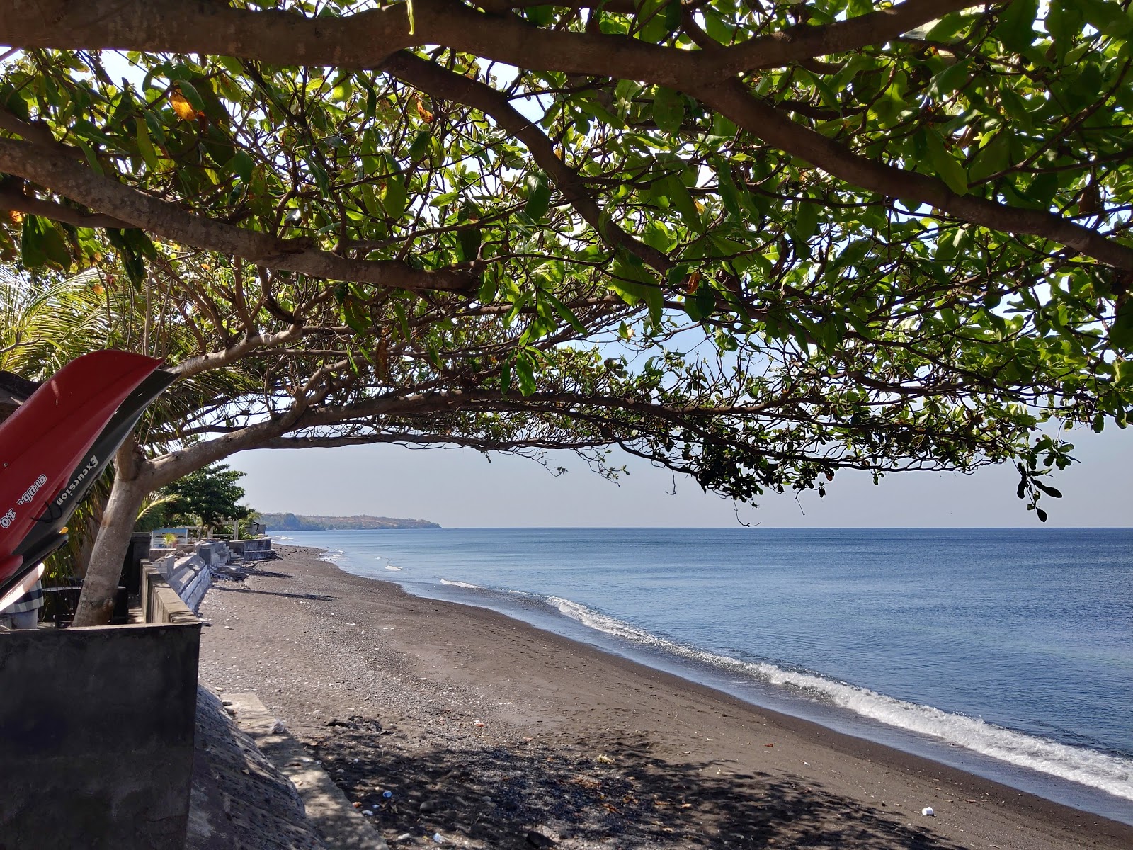 Φωτογραφία του Melasti Beach Amed με επίπεδο καθαριότητας πολύ καθαρό
