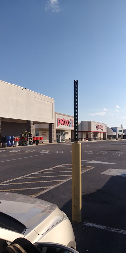 Pet Supply Store «Petco Animal Supplies», reviews and photos, 1320 Lincoln Way E #20, Chambersburg, PA 17202, USA