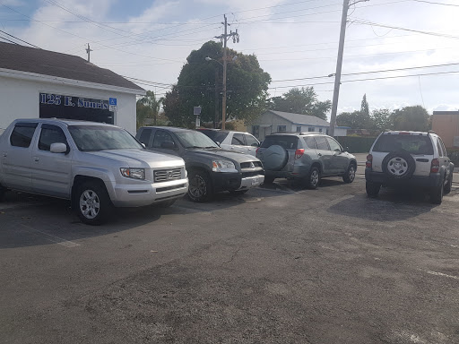 Used Car Dealer «Rolling Wheels Inc», reviews and photos, 125 E Sunrise Blvd, Fort Lauderdale, FL 33304, USA