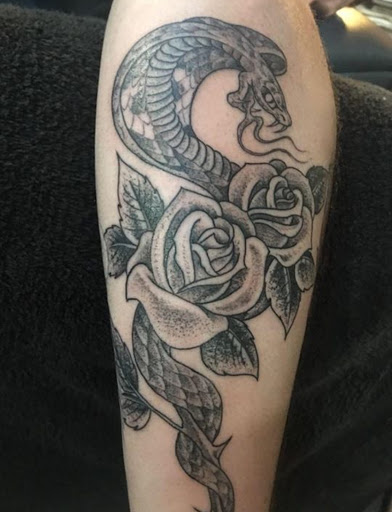 Tattoo Shop «Nine Lives Tattoo», reviews and photos, 61 N Holladay Dr, Seaside, OR 97138, USA