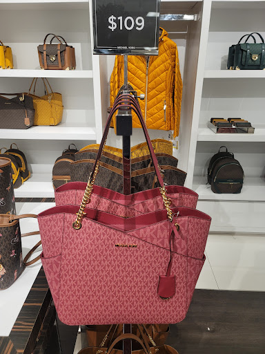 Michael Kors Outlet image 7