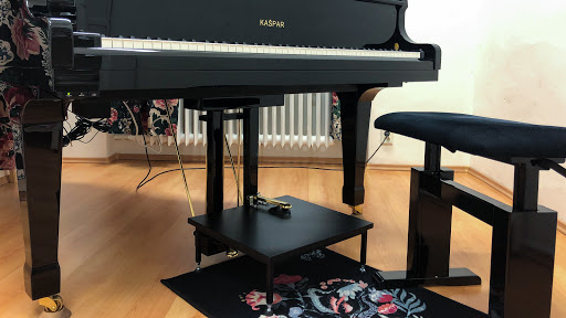 Adult piano lessons Prague