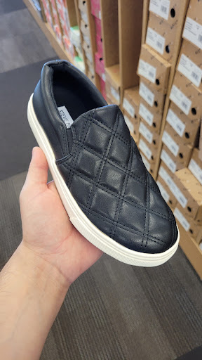 Shoe Store «DSW Designer Shoe Warehouse», reviews and photos, 23171 W Outer Dr, Allen Park, MI 48101, USA