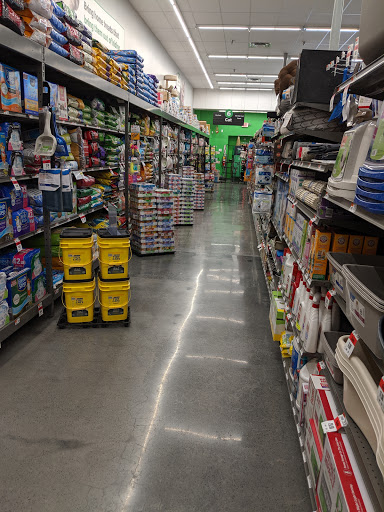 Pet Supply Store «Pet Supplies Plus», reviews and photos, 5418 N Blackstone Ave, Fresno, CA 93710, USA