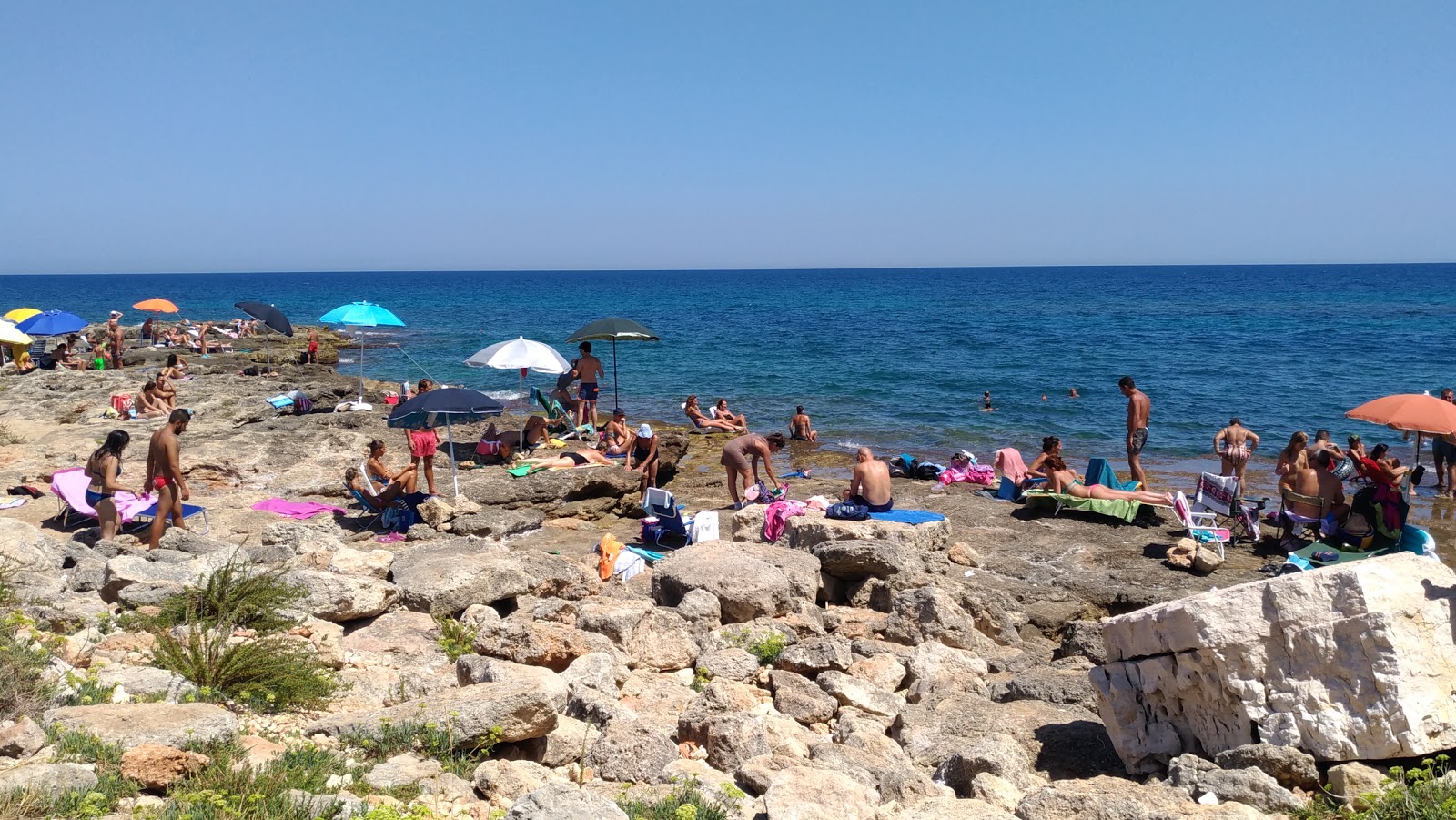 Photo of Cala Fetente beach amenities area