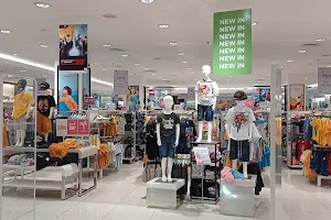 Matahari Department Store Panakkukang Mall image