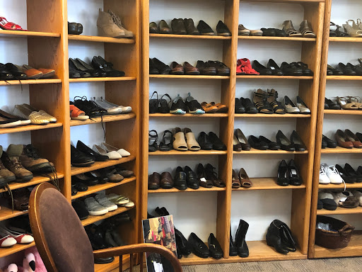 Thrift Store «Assistance League of Greater Placer - Thrift Shop», reviews and photos, 1263 Grass Valley Hwy, Auburn, CA 95603, USA