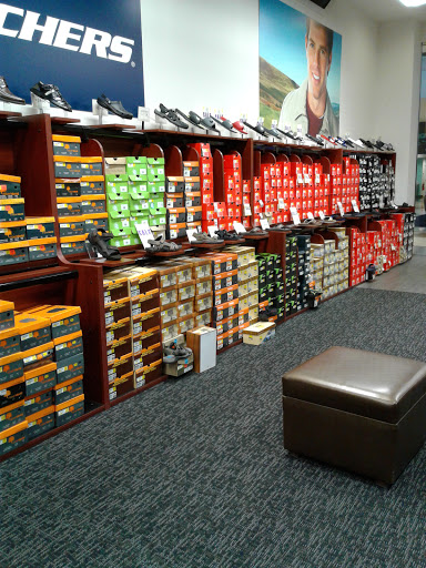 Shoe Store «Shoe Dept. Encore», reviews and photos, 227 Hawthorn Center, Vernon Hills, IL 60061, USA
