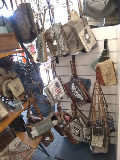 Jewelry Store «Gray Jewelers», reviews and photos, 172 Johns Pass Boardwalk W, Madeira Beach, FL 33708, USA