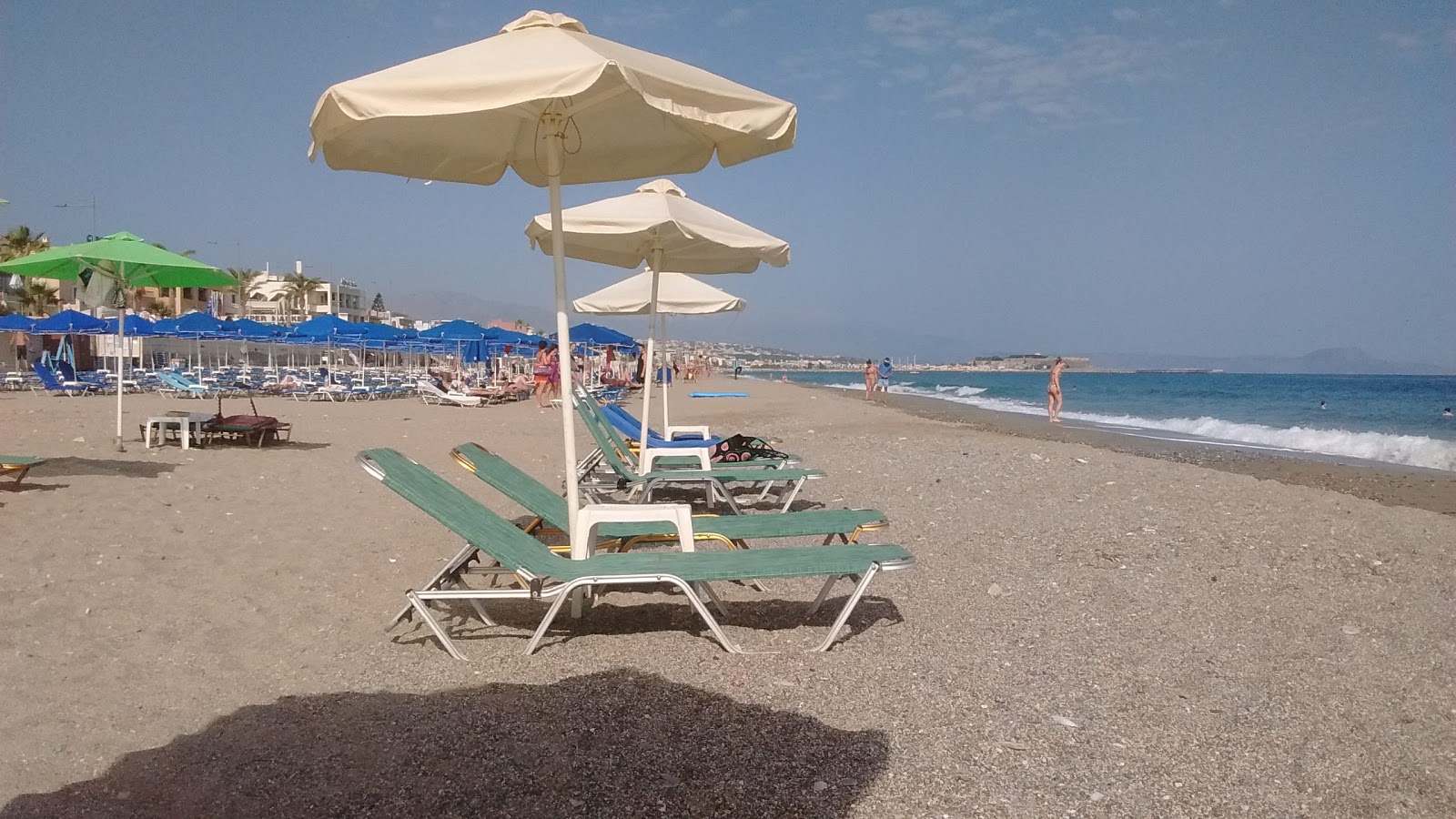 Φωτογραφία του Pervolia beach II και η εγκατάσταση