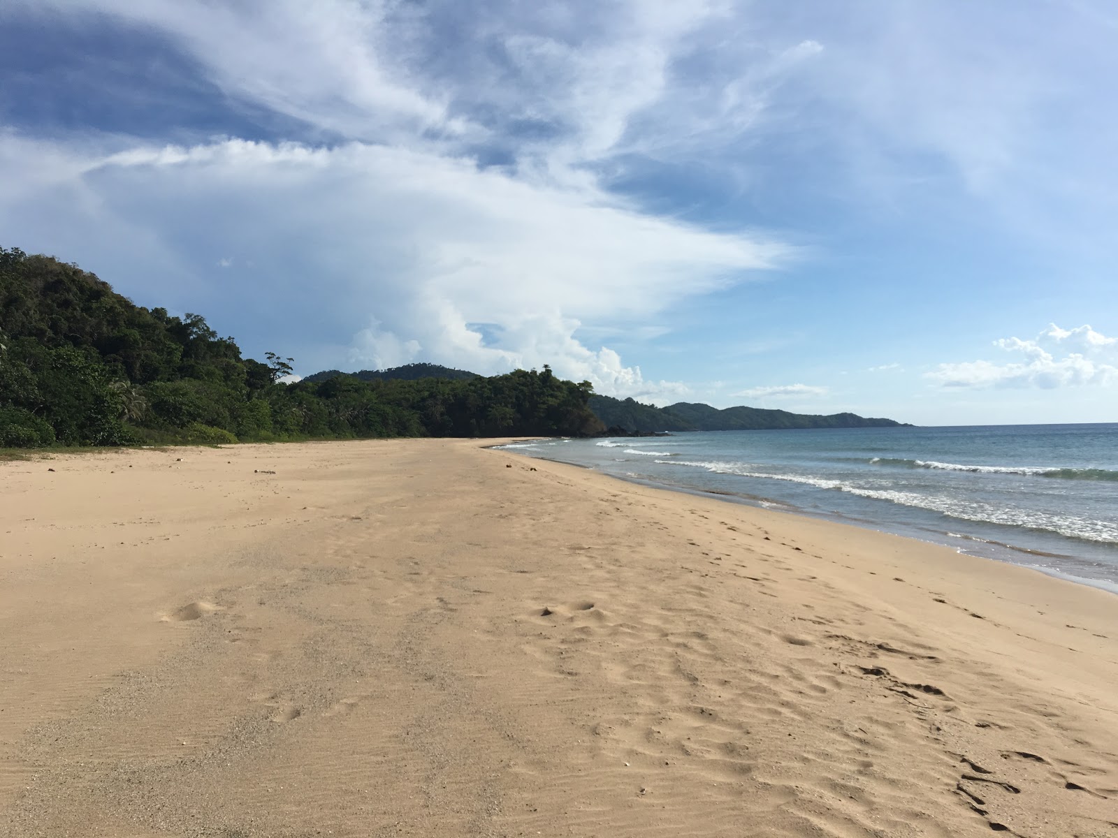 Zdjęcie Mariposa Beach z powierzchnią turkusowa woda