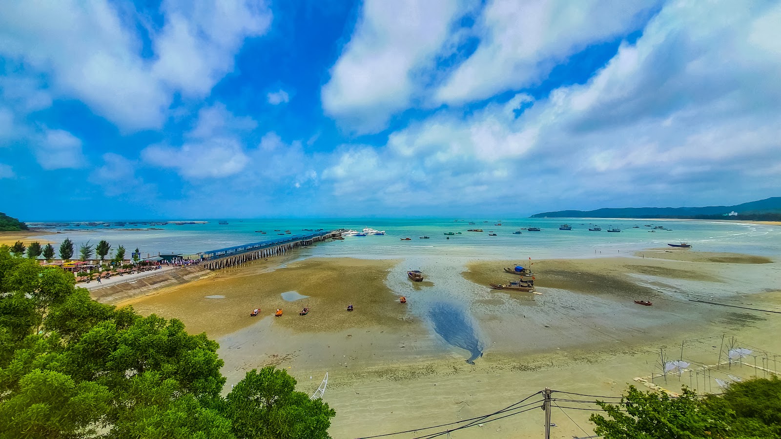 Valokuva Tinh Yeu Beachista. mukavuudet alueella