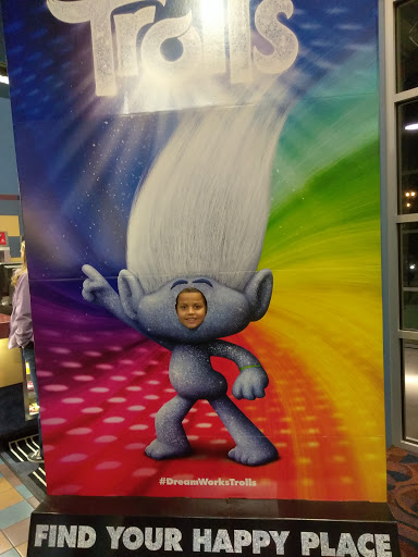 Movie Theater «Regal Cinemas Hollywood 10 - St. Joseph», reviews and photos, 5405 N Belt Hwy, St Joseph, MO 64506, USA