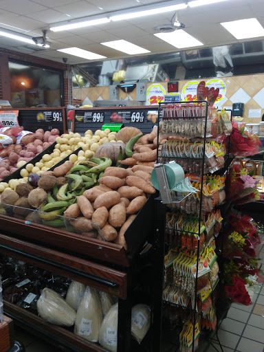Grocery Store «La Chiquita Supermarket», reviews and photos, 3555 W 26th St, Chicago, IL 60623, USA