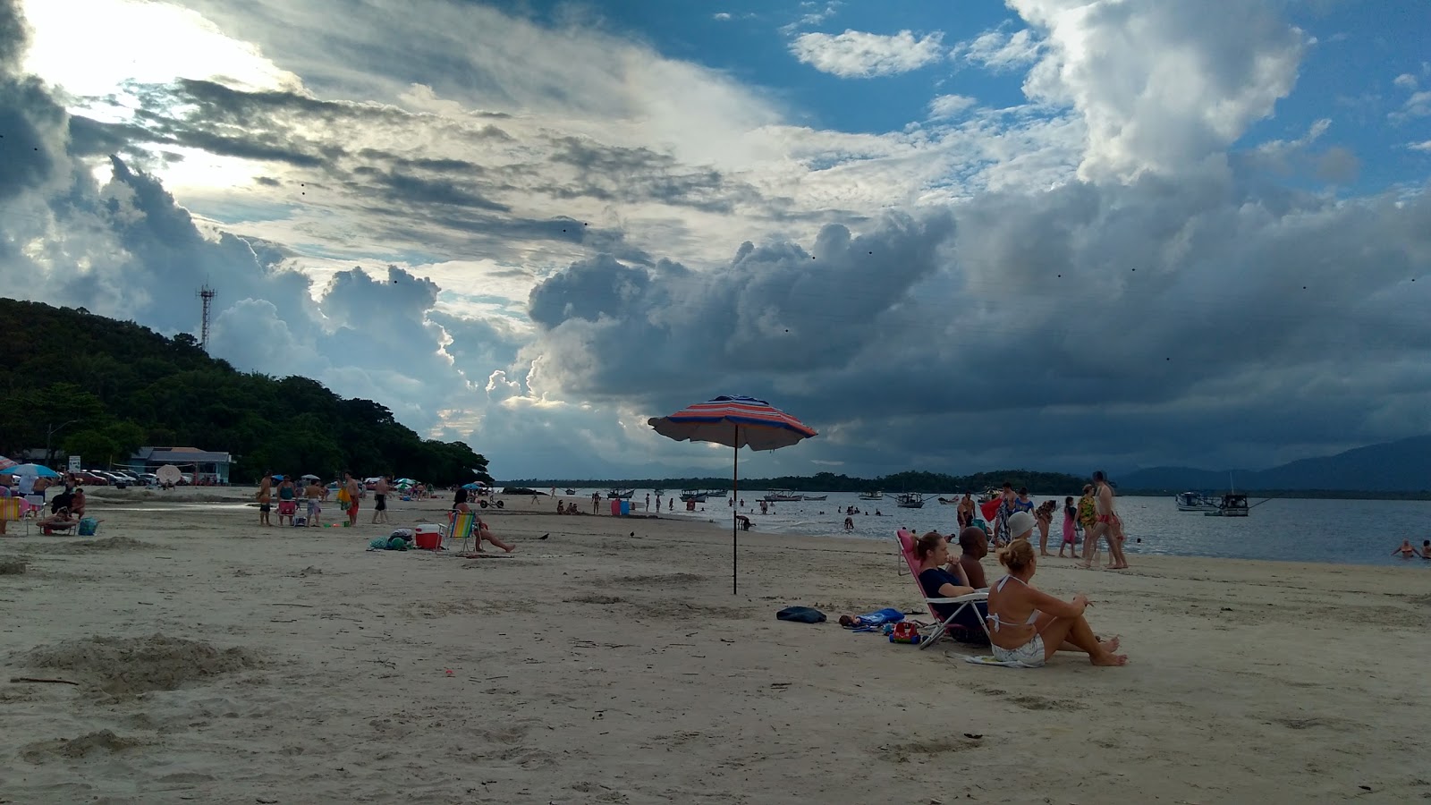 Foto de Playa de Caieiras con brillante arena fina superficie