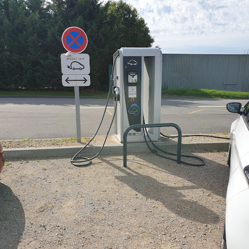 Borne de recharge de véhicules électriques Ouest Charge Station de recharge Ergué-Gabéric