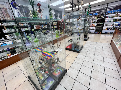 Tobacco Shop «Smoke Tokz Head Shop KC», reviews and photos, 1263 W 103rd St, Kansas City, MO 64114, USA