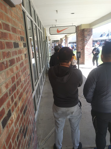 Sporting Goods Store «Nike Factory Store», reviews and photos, 1500 SE East Devils Lake Rd #105, Lincoln City, OR 97367, USA