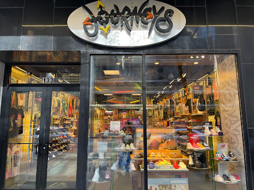 Shoe Store «Journeys», reviews and photos, 133 S State St, Chicago, IL 60603, USA
