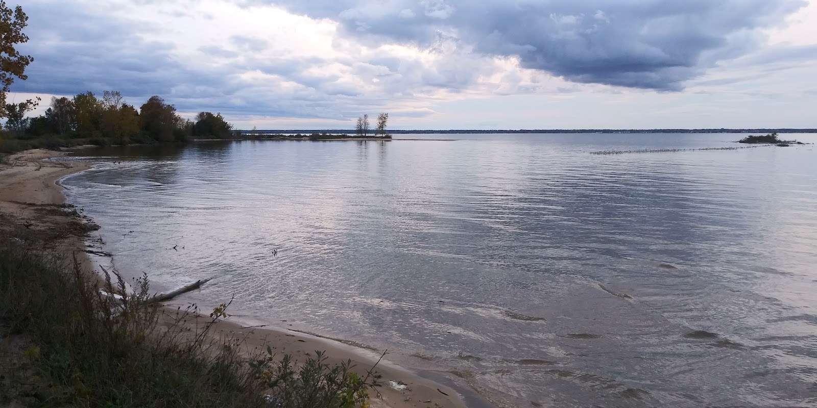 Photo de East Tawas City Park Beach - endroit populaire parmi les connaisseurs de la détente