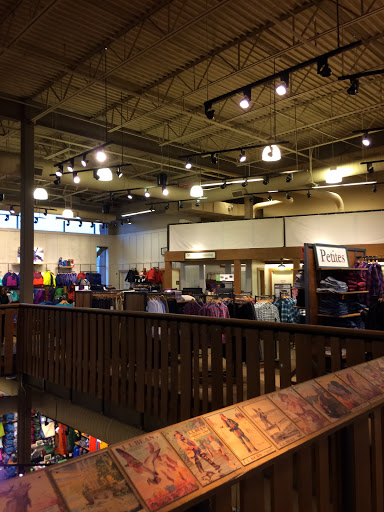 Clothing Store «L.L. Bean», reviews and photos, 340 Legacy Pl, Dedham, MA 02026, USA