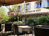 Atmosphère du Restaurant français A la Fortune du Pot à Vézelay - n°2