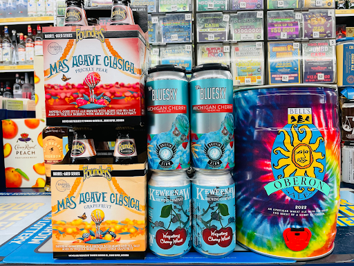 Liquor Store «Main Street Liquor», reviews and photos, 243 E 14 Mile Rd, Clawson, MI 48017, USA