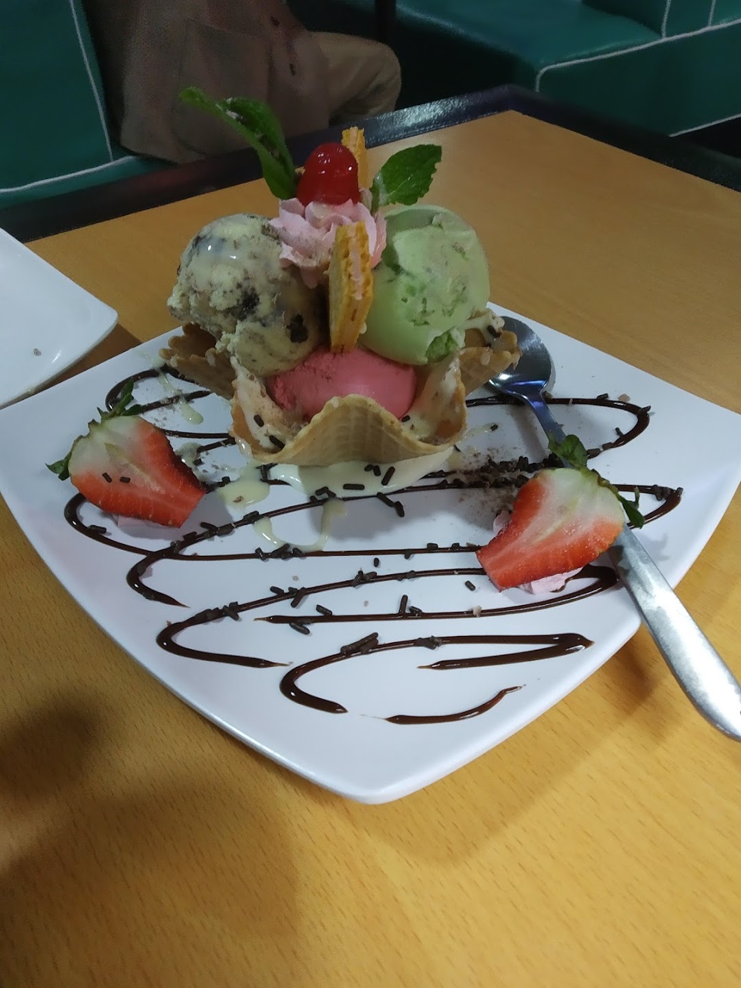 La Iguana Café ( Carnes Comidas Rapidas Frutería Heladeria)