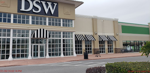 Shoe Store «DSW Designer Shoe Warehouse», reviews and photos, 15020 N Dale Mabry Hwy, Tampa, FL 33618, USA
