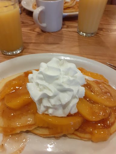 American Restaurant «Cracker Barrel Old Country Store», reviews and photos, 2003 Eatonton Rd, Madison, GA 30650, USA