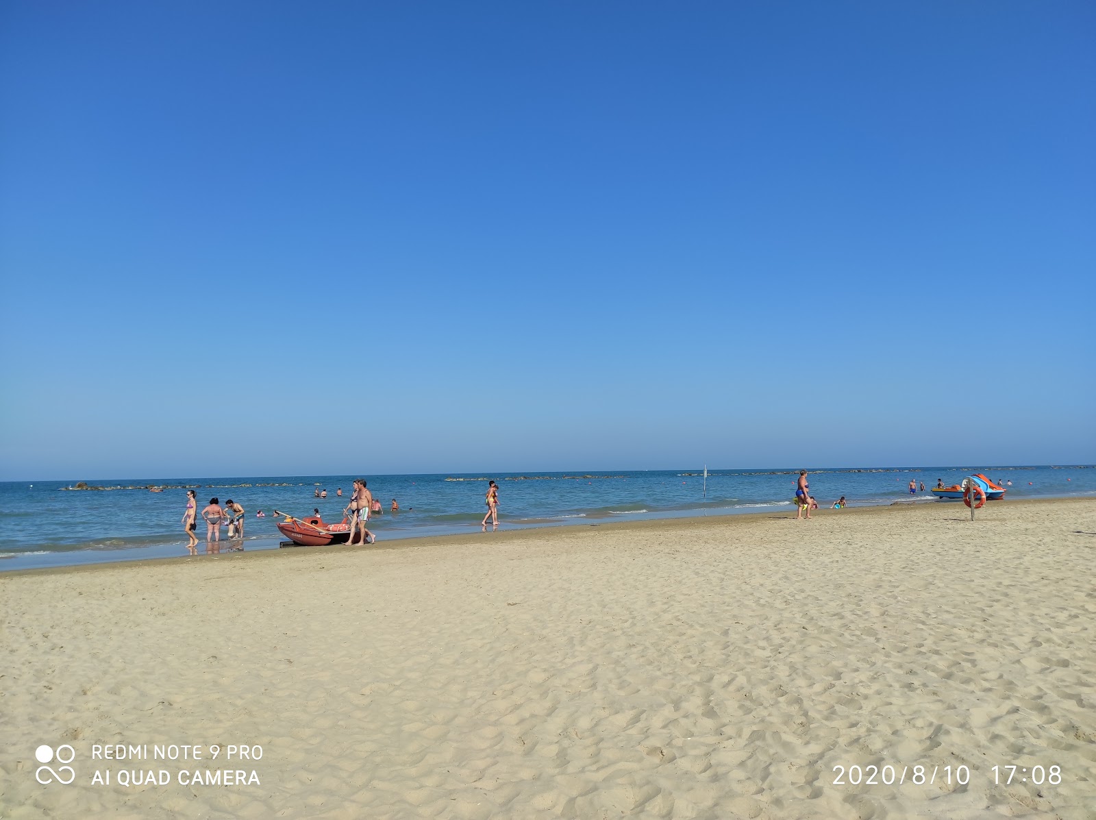 Fotografija Spiaggia di Roseto Degli Abruzzi z turkizna voda površino