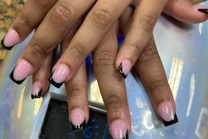 L a Nails image
