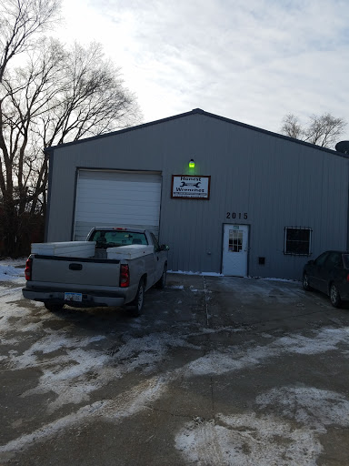 Auto Repair Shop «Honest Wrenches Automotive Repair», reviews and photos, 2015 NE 58th Ave, Des Moines, IA 50313, USA