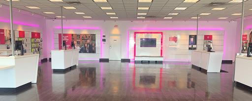 Cell Phone Store «T-Mobile», reviews and photos, 4680 W Broad St, Columbus, OH 43228, USA