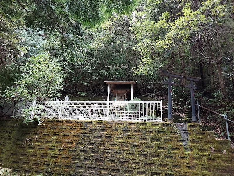 上村神社