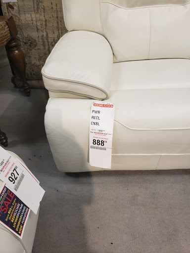 Outlet Store «Rooms To Go Outlet Furniture Store - Clearwater», reviews and photos, 21411 US-19, Clearwater, FL 33759, USA