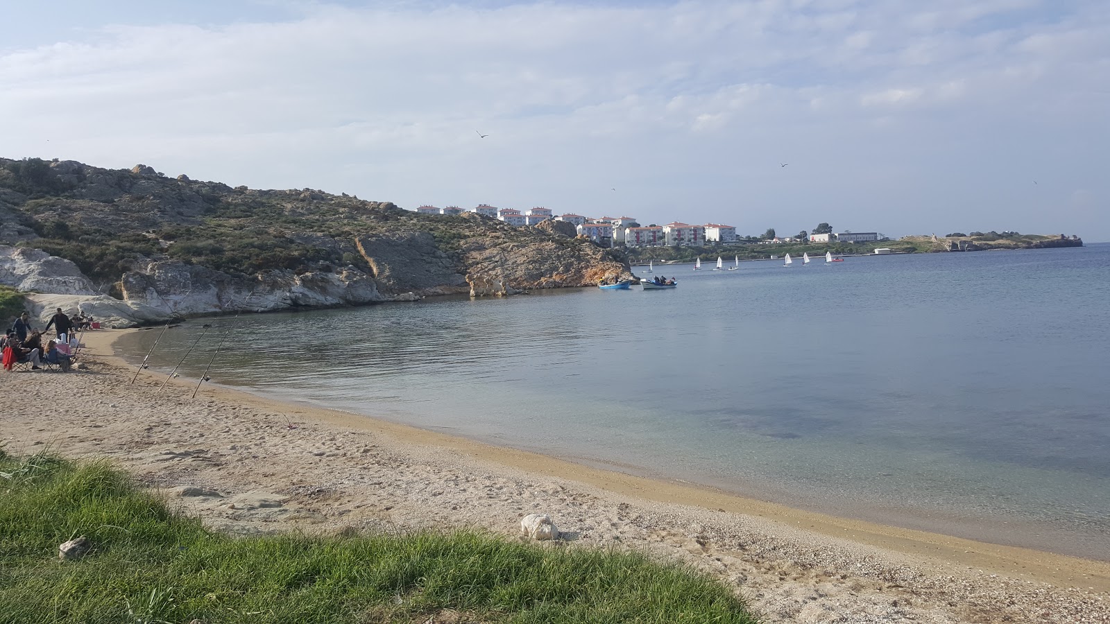 Φωτογραφία του Canak Koyu υποστηρίζεται από βράχους