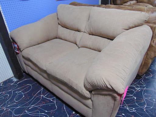 Flea Market «Springfield Flea Market & Gifts», reviews and photos, 1325 E Trafficway St, Springfield, MO 65802, USA