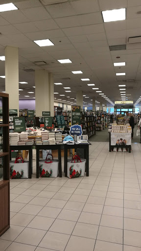 Book Store «Barnes & Noble Booksellers Palm Desert», reviews and photos, 72840 Highway 111 # 425, Palm Desert, CA 92260, USA