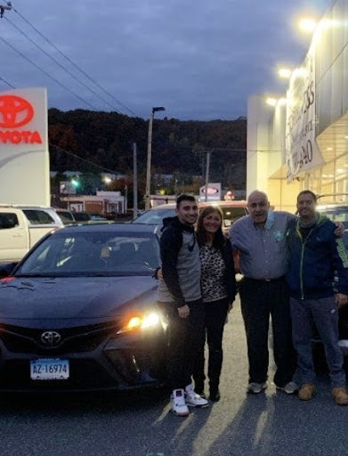 Car Dealer «Greentree Toyota», reviews and photos, 87 Federal Rd, Danbury, CT 06811, USA