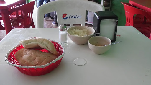 Caldos de gallina y huaraches CHOCHE