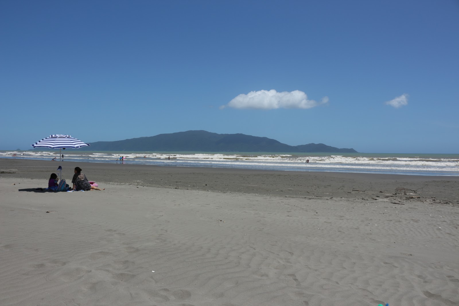 Waikanae Beach'in fotoğrafı - rahatlamayı sevenler arasında popüler bir yer