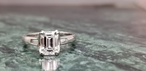 Jewelry Store «Dale Robertson Jewelry Co., LLC», reviews and photos, 784 Loveland-Miamiville Rd #300, Loveland, OH 45140, USA