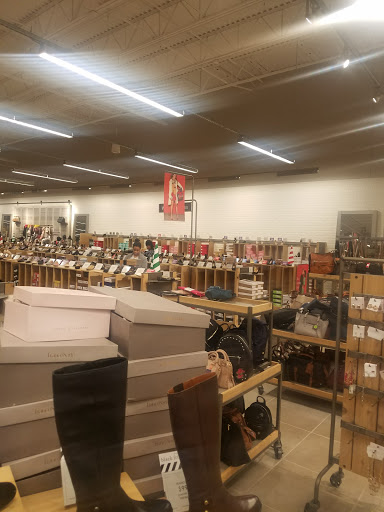 Shoe Store «DSW Designer Shoe Warehouse», reviews and photos, 10060 Reisterstown Rd, Owings Mills, MD 21117, USA
