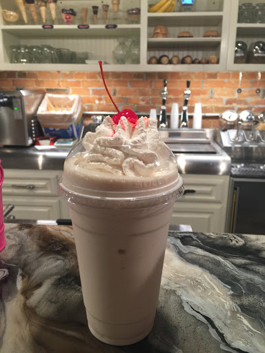 Ice Cream Shop «The Comfy Cow New Albany», reviews and photos, 109 E Market St, New Albany, IN 47150, USA